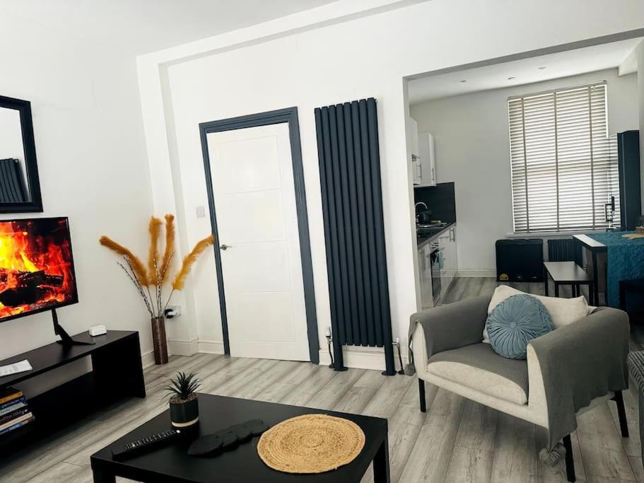 Luxe Living Family Home - Beach, Wifi, Parking Swansea Exterior foto