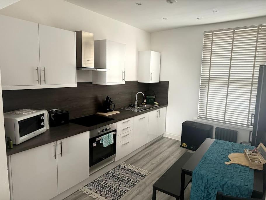 Luxe Living Family Home - Beach, Wifi, Parking Swansea Exterior foto